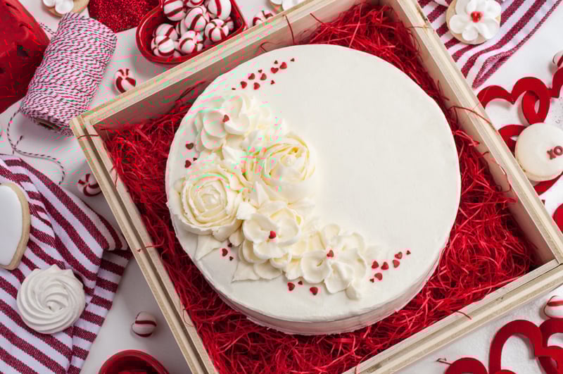 DIY Wooden Treat Box with Interchangeable Inserts for Cupcakes, Cookies, Cake or Pie |